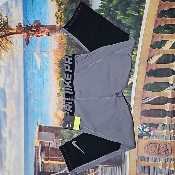 Nike Pro Boys 3/4-Length Tights NWT Size Small - Picture 1 of 6